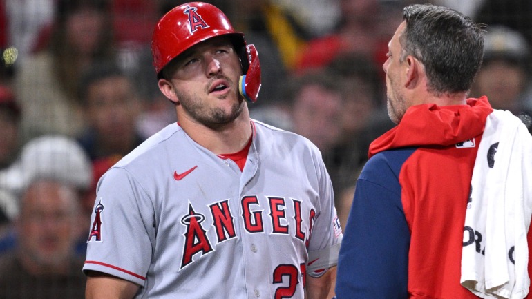 Mike Trout withdrew from wrist fractures